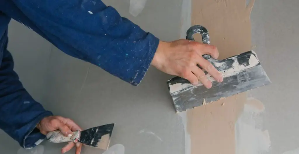 How to Fix Cracks on the Wall