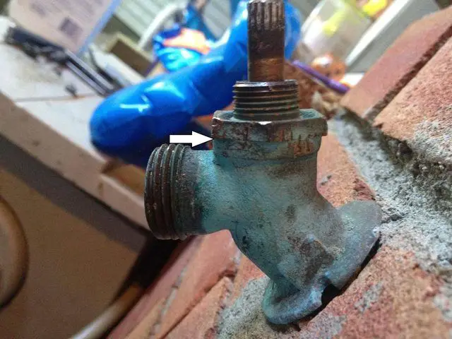 How do you replace a valve stem on an outside faucet