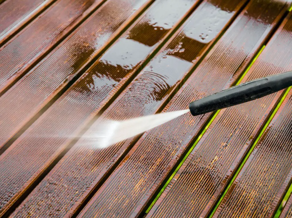 Does power washing damage Trex decking