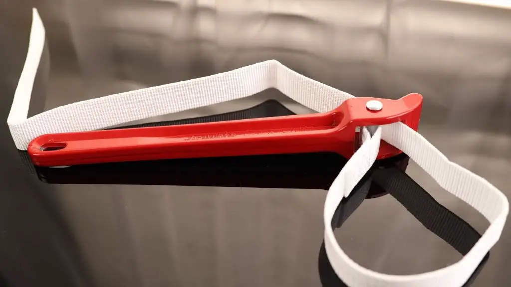 How do you use the oil filter wrench strap style