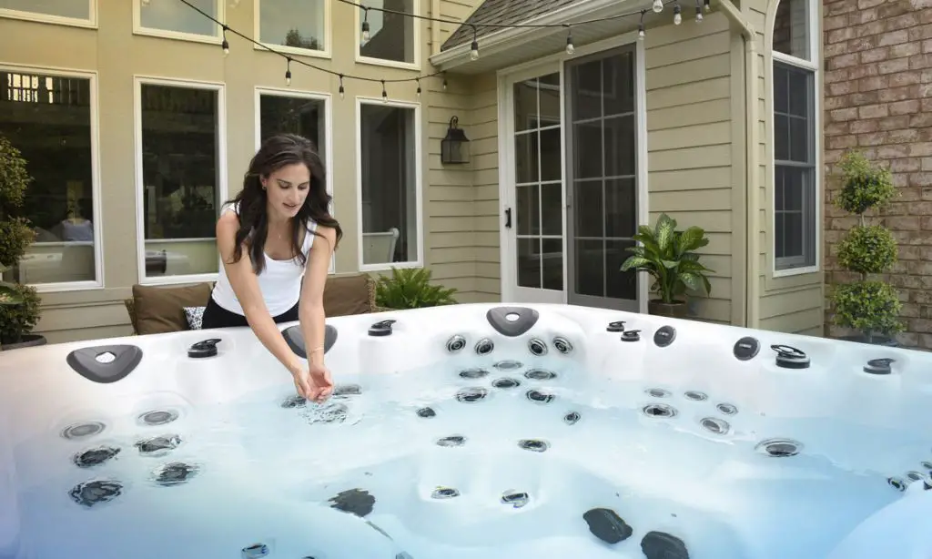 Which is better for hot tubs chlorine or bromine