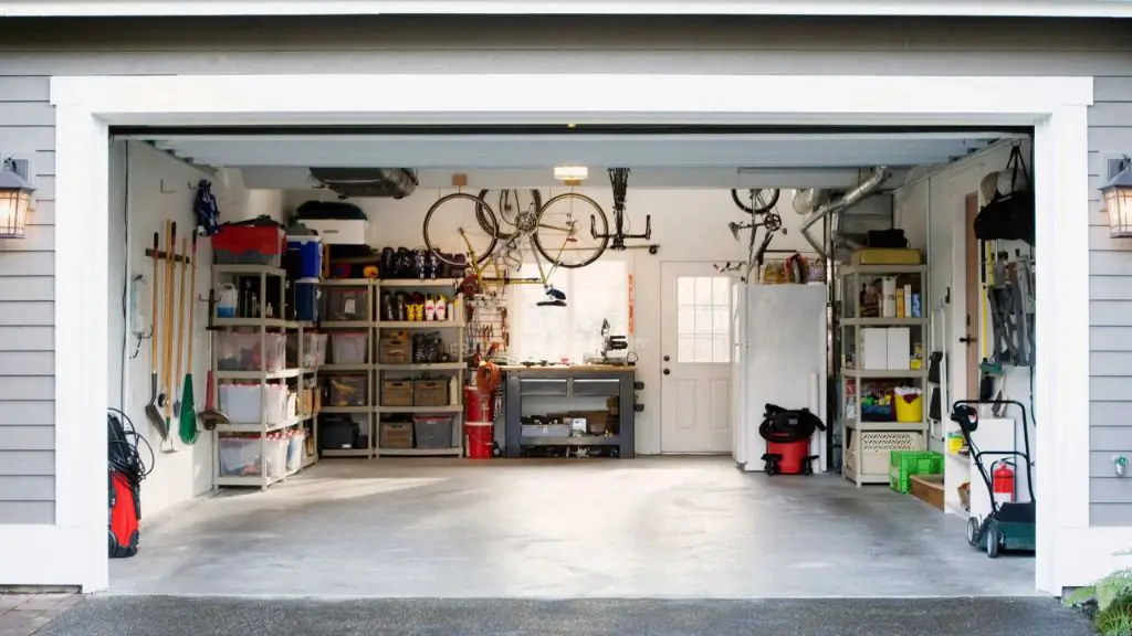 How do you store golf clubs in the garage