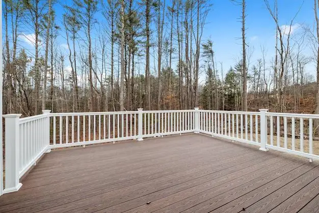 What is the best color for deck railings