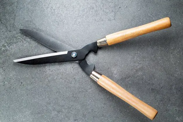 How do you sharpen grass shears at home