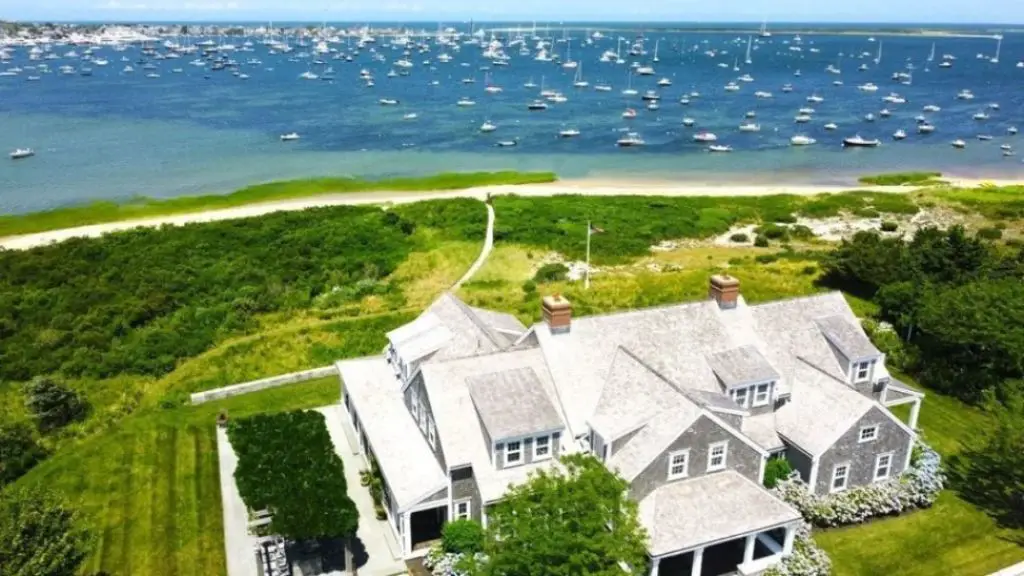 Who bought the 38 million dollar house in Nantucket