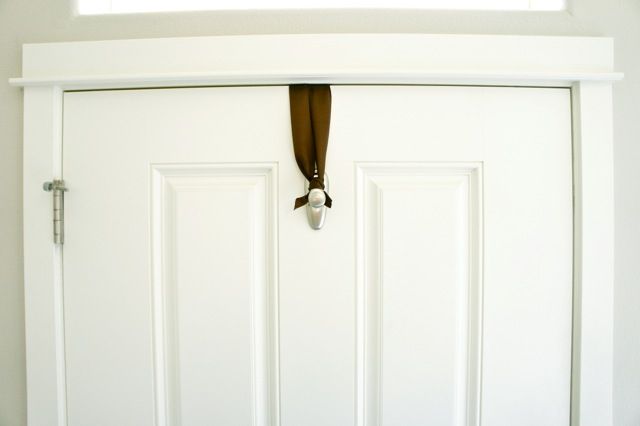 How do you hang a wreath on a door with a command hook