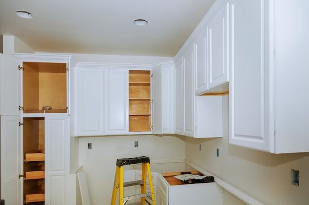 Should kitchen cabinets have crown molding