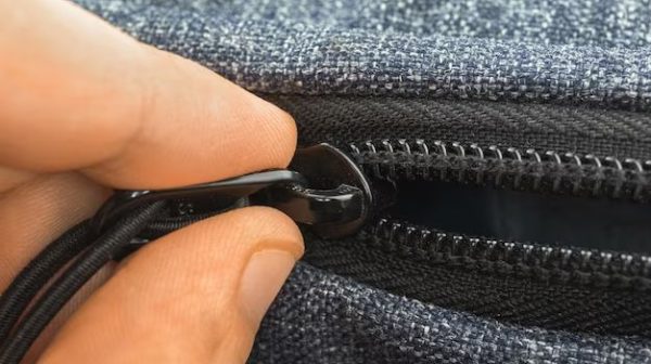 Can zippers on luggage be repaired?