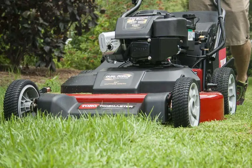 What engine is on a Toro TimeMaster 30