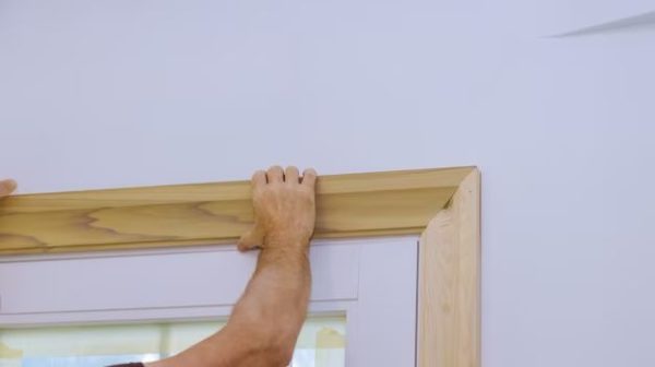 Do trim carpenters hang doors?