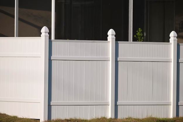 Does vinyl fencing come in other colors