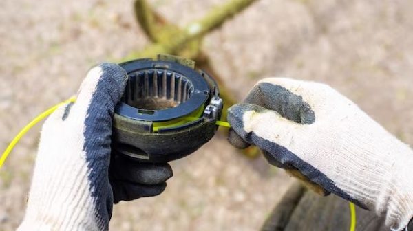 How do you replace a string head on a trimmer?