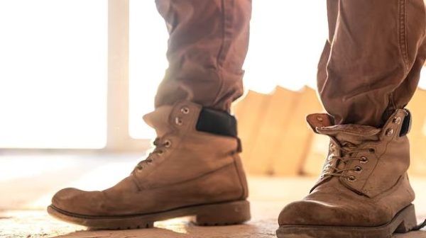 Should you wear thick or thin socks with steel toe boots?