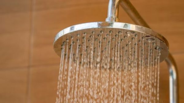 How do you make an outdoor shower with hot and cold water?