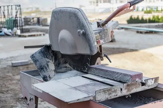 Can concrete be cut with a circular saw