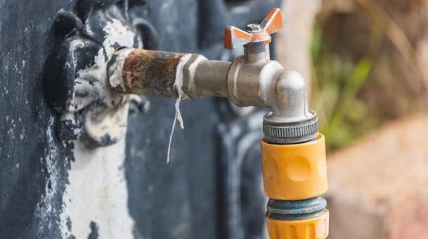 Can you hook up an outdoor sink to hose?