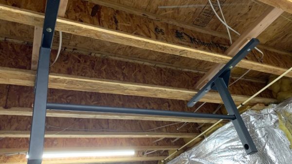 Can a ceiling joist support a pull-up bar?