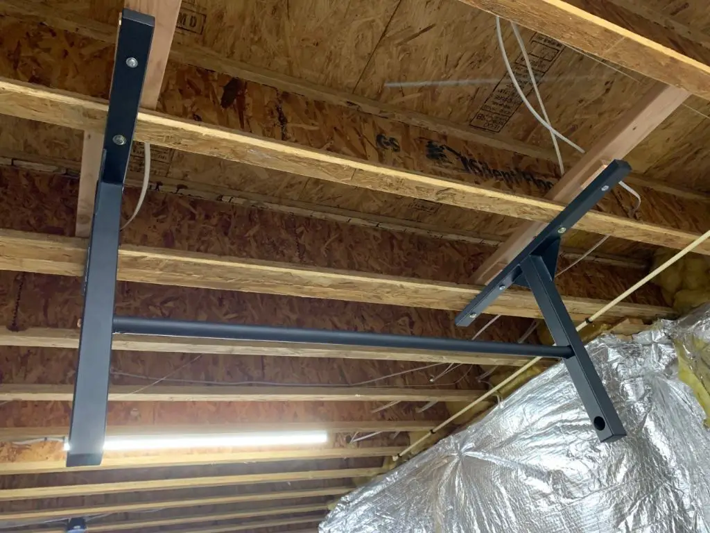 Can a ceiling joist support a pull-up bar