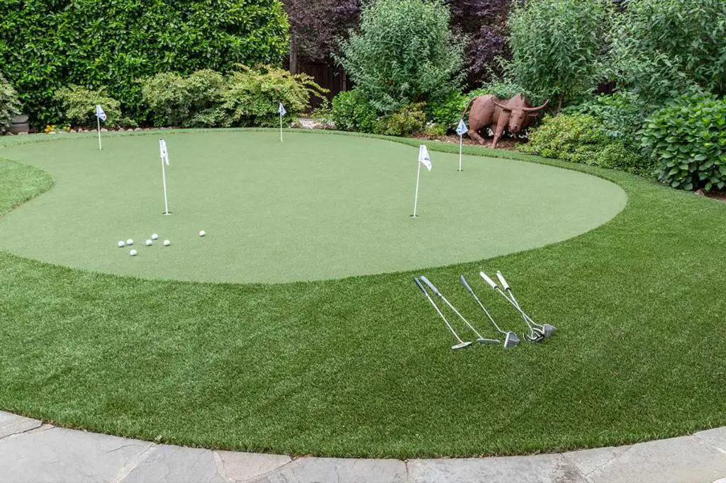 How much does it cost to build a golf putting green