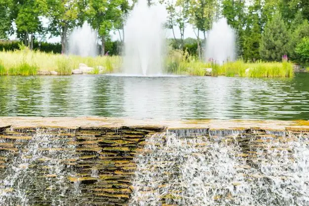 Will a fountain keep a pond clean