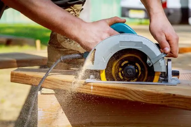 How to make a perfectly straight cut in wood with a circular saw