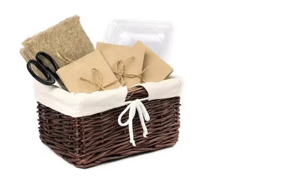 What can I put in a gardening gift basket