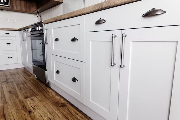 What type kitchen cabinet pulls are in style