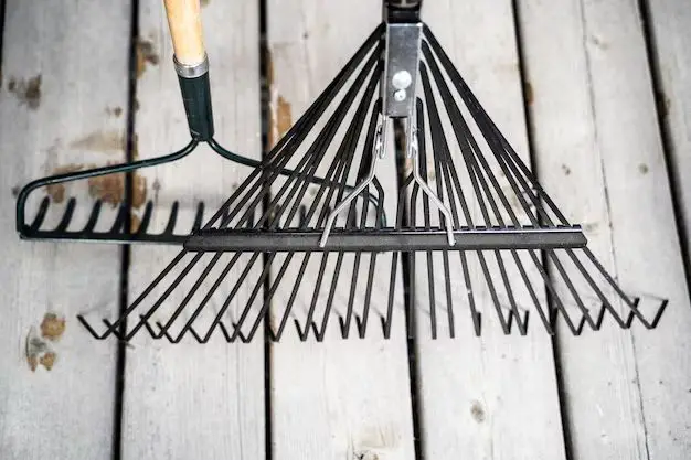 What is the best way to store a rake