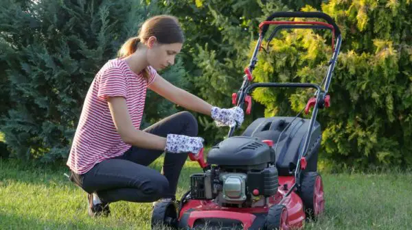 How do you read a lawn mower oil dipstick?