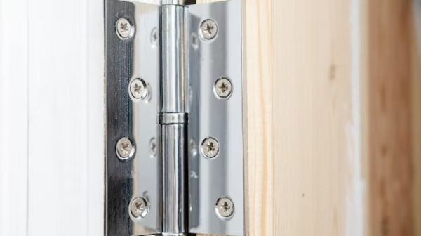 What router bit is used for door hinges?