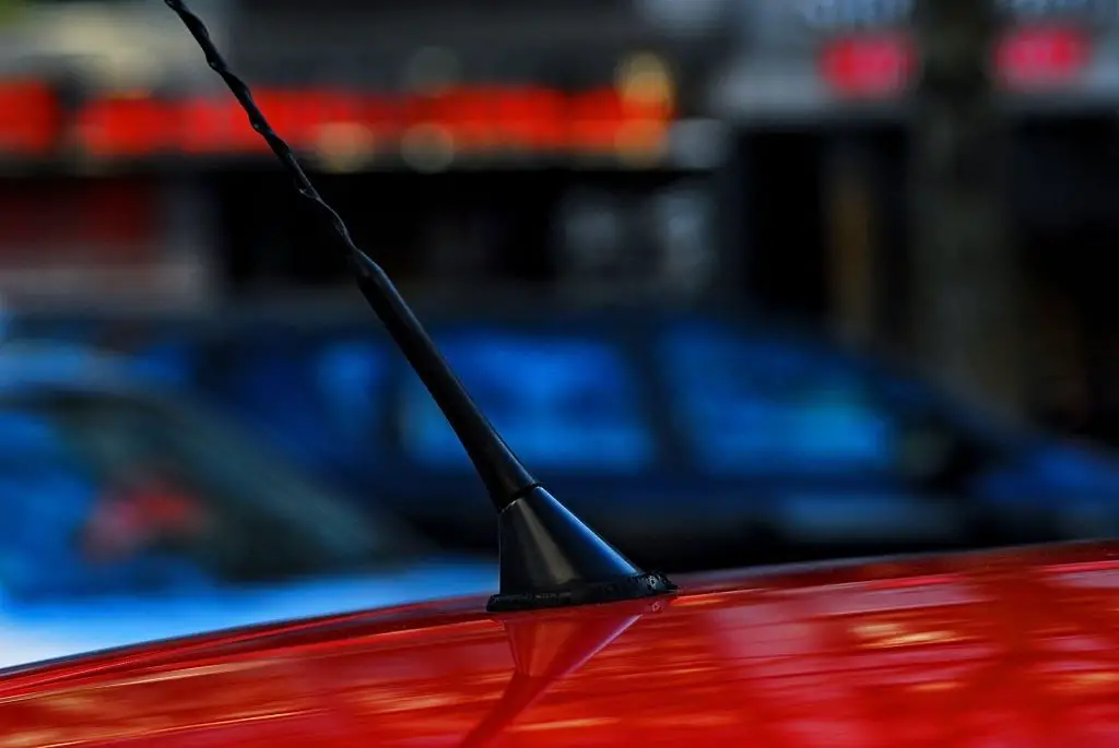 How much does it cost to fix a car radio antenna