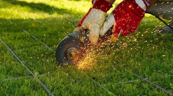 How do you cut landscape edging metal?