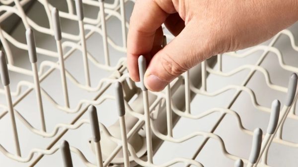 Is it safe to use a rusted dishwasher rack?