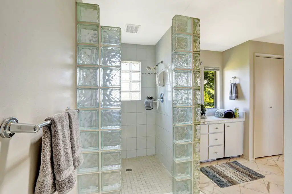 How much does it cost to install a glass block shower wall