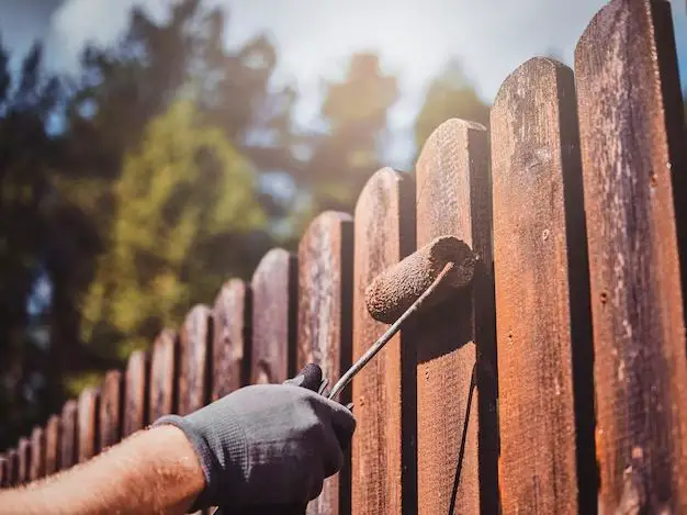 Can you use acrylic paint on wood fence
