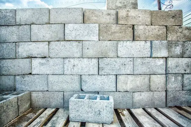 How much does it cost to build a cinder block wall