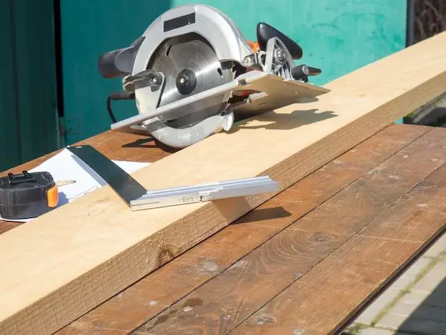 What can I use as a circular saw guide