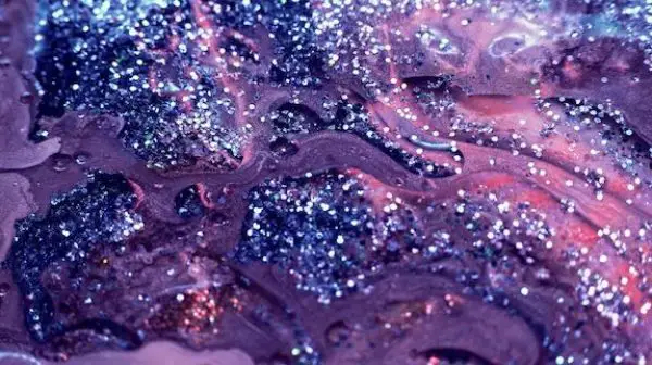 Can you just mix glitter with paint?