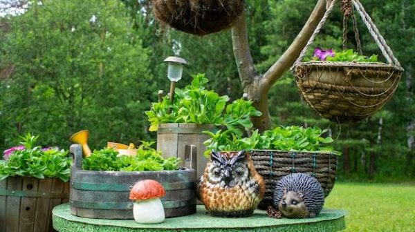 How do you make a flower pot fairy garden?