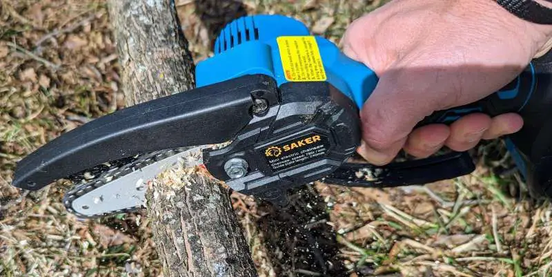 How long does it take to charge a Saker mini chainsaw