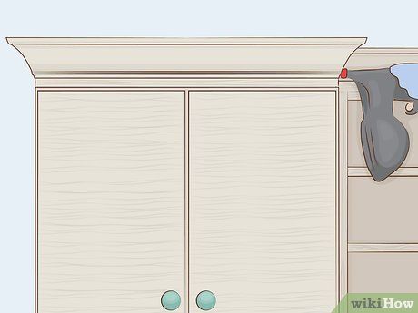 How do you cut angles on crown moldings for cabinets