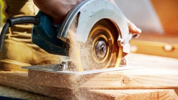 Which is better worm drive or circular saw?