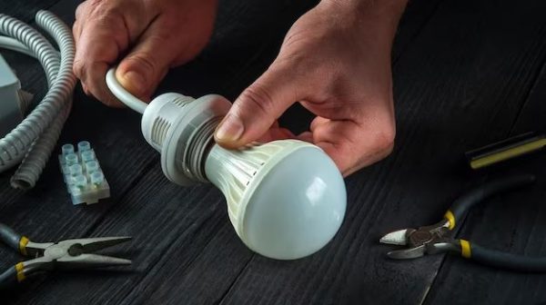 How do you fix a lamp that won’t light?