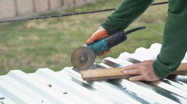 What kind of blade do you use to cut tin roofing?