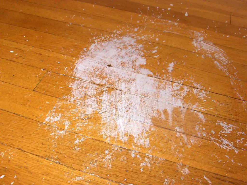 Will rubbing alcohol damage hardwood floors