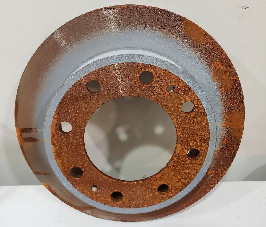 Does vinegar remove rust from brake rotors