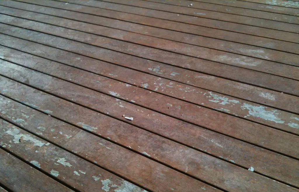 How do you fix peeling deck stain