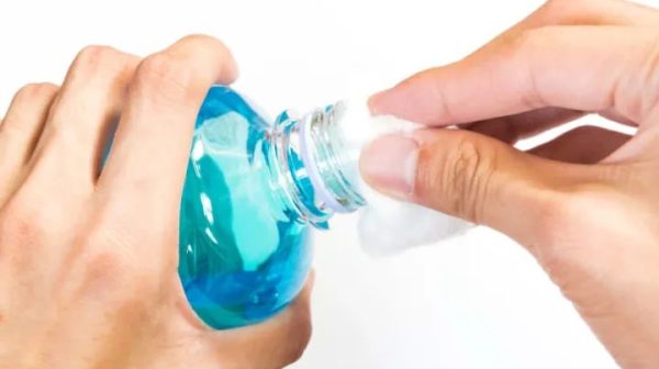 Will rubbing alcohol remove gum?