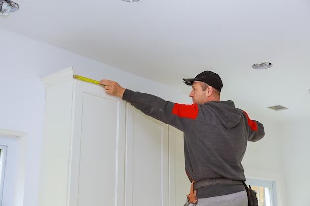 Do you put crown molding above kitchen cabinets