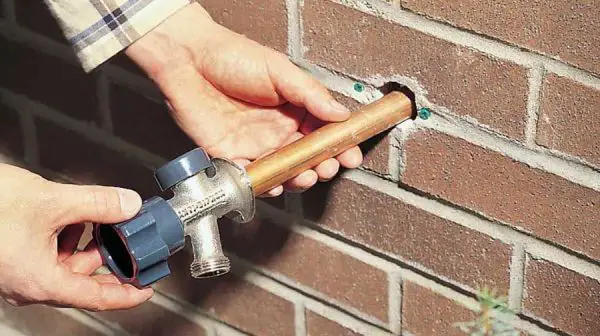 How do you stop a frost-free spigot from leaking?